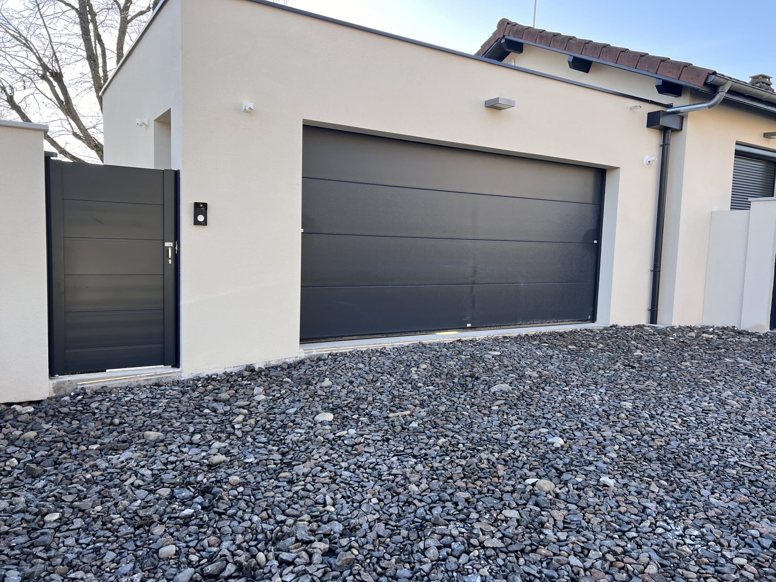 Porte de garage et portail