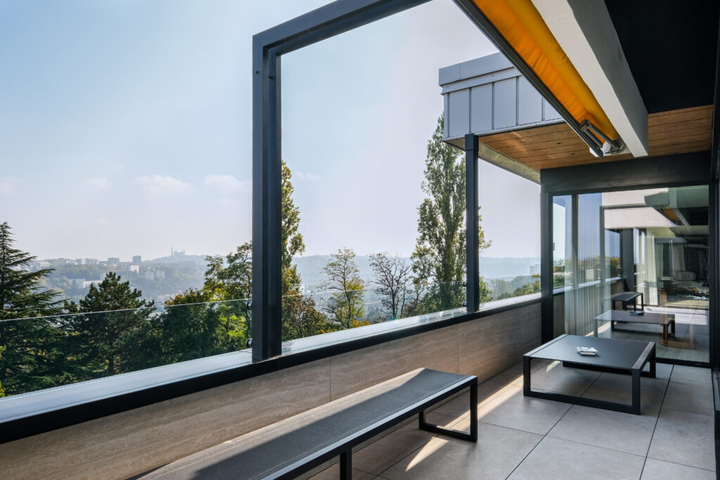 Menuiseries minimalistes pour Rénover un Appartement