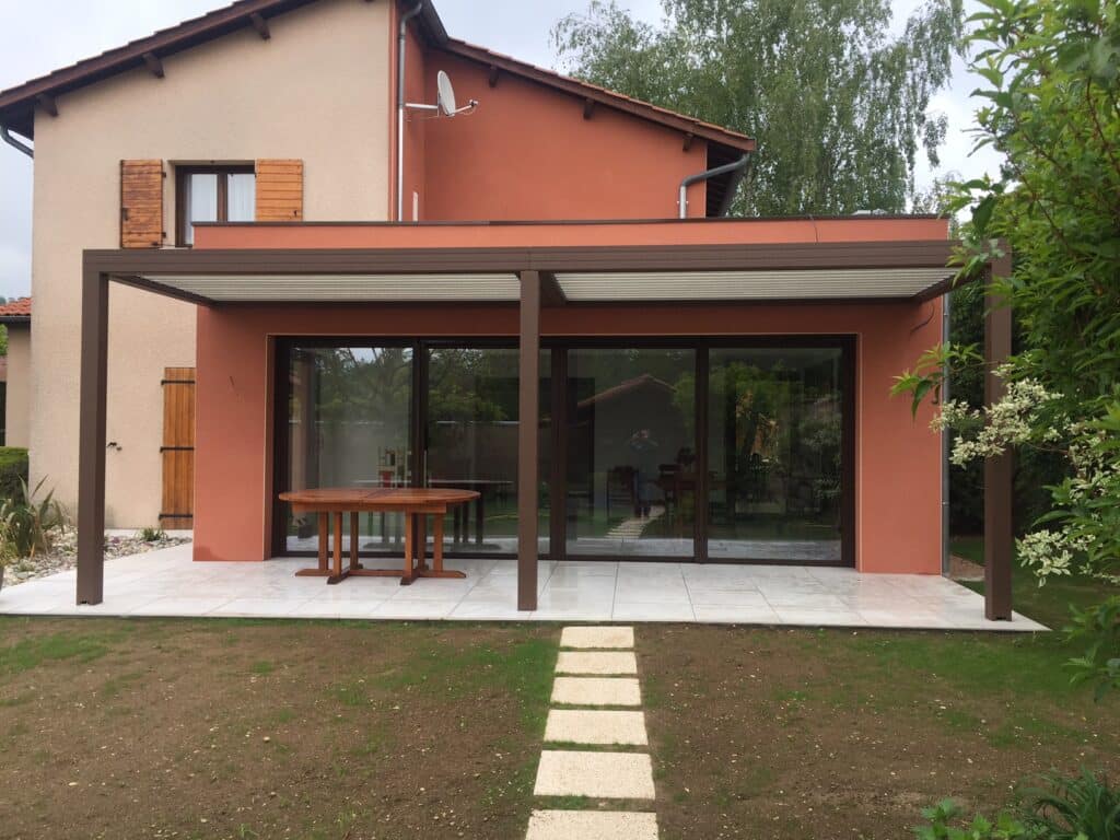 Architecture minimaliste : l'Élégance à Charbonnières-les-Bains (69) - STBN Alu