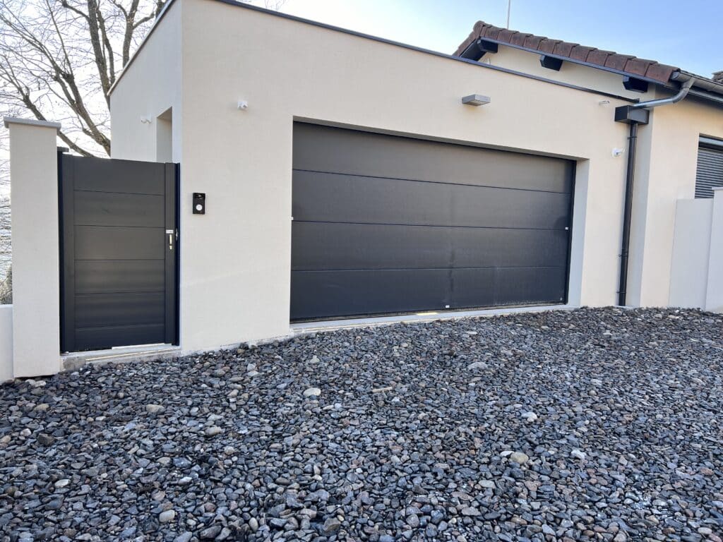 Porte de garage sectionnelle à Tassin : Sécurité et confort - STBN