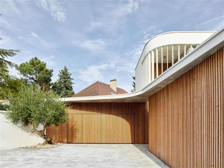 porte de garage basculante invisible